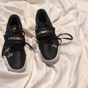 Under Armour Black Sneakers Sleek Modern Design